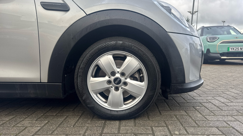 MINI Hatchback 1.5 Cooper Classic Premium 5dr Auto Petrol Hatchback